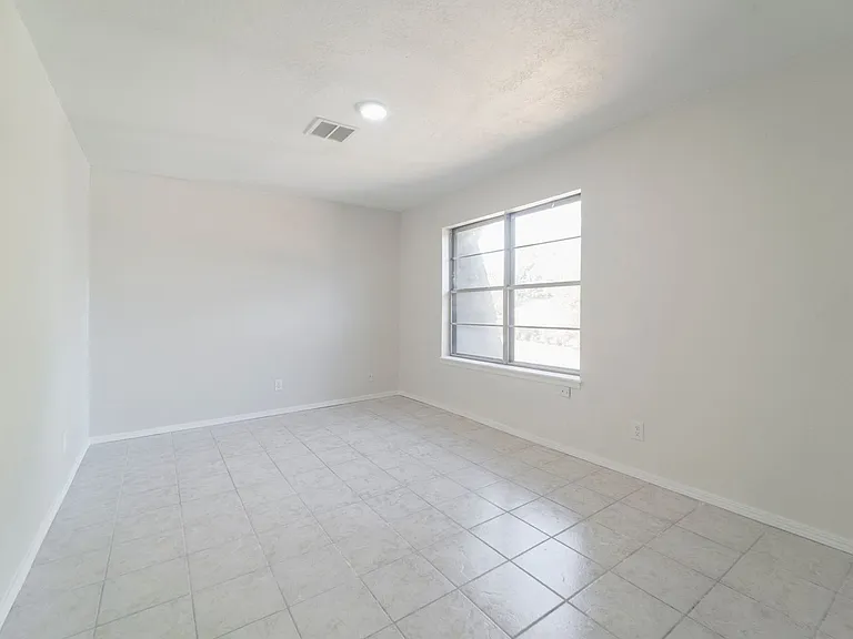 3120 Shadybrook Dr — Photo 34