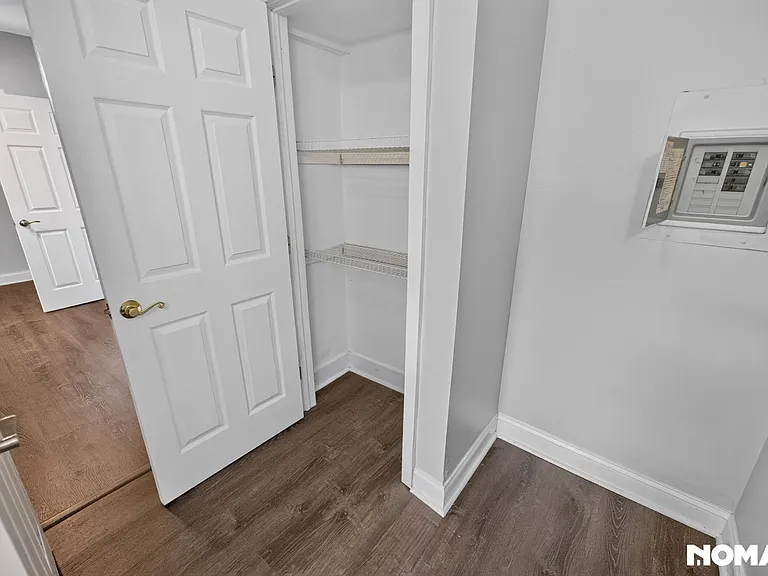 300 Woodbury Ter #5 — Photo 4