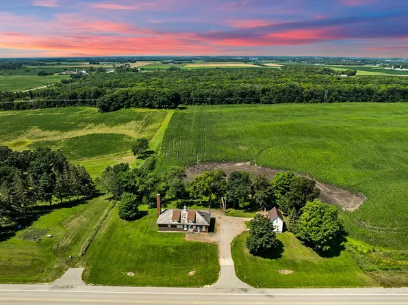 14712 Acorn Trl, Faribault, MN 55021