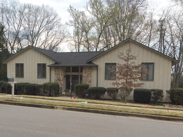 1304 Hiwan Trl SE, Huntsville, AL 35802