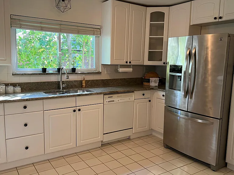 2332 Ardmore Ave — Photo 9