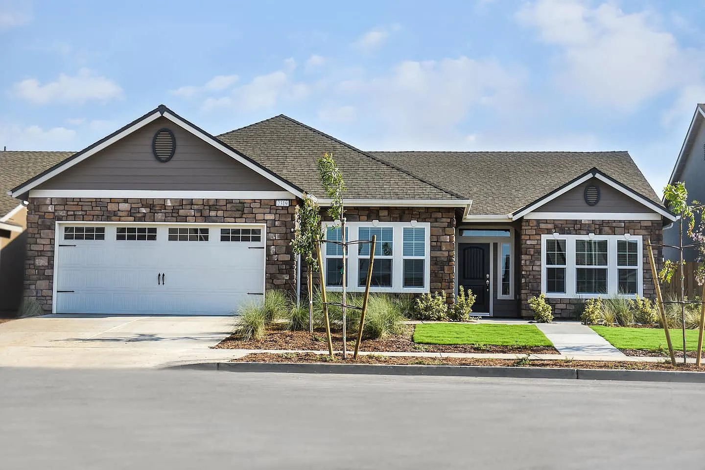 4 bed, 2200 sqft, $6,000 — Photo 1