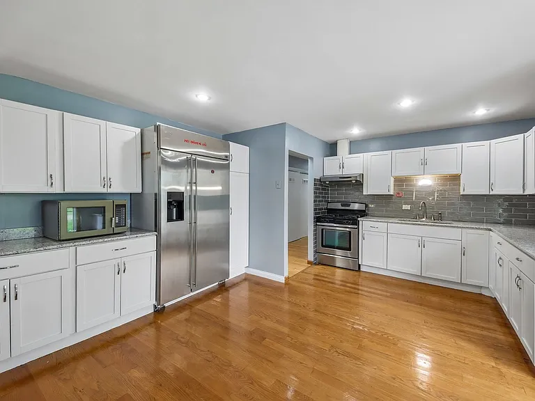 670 Lakeview Ln — Photo 7