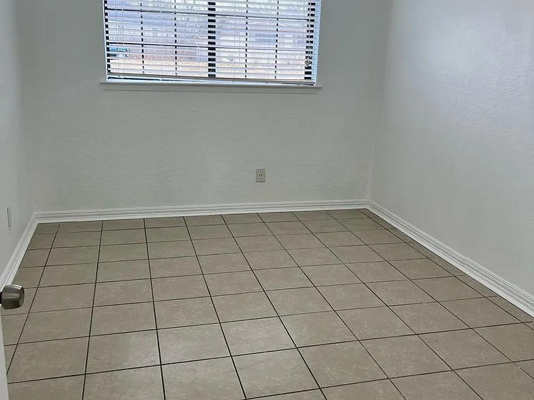 2714 Dewitt St — Photo 2