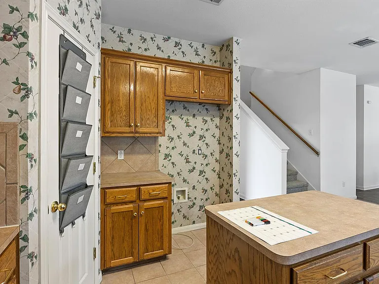 702 Dover Ln — Photo 15