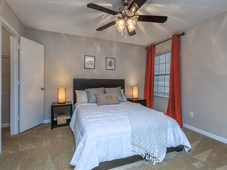 Summerlake Apartments — Photo 16