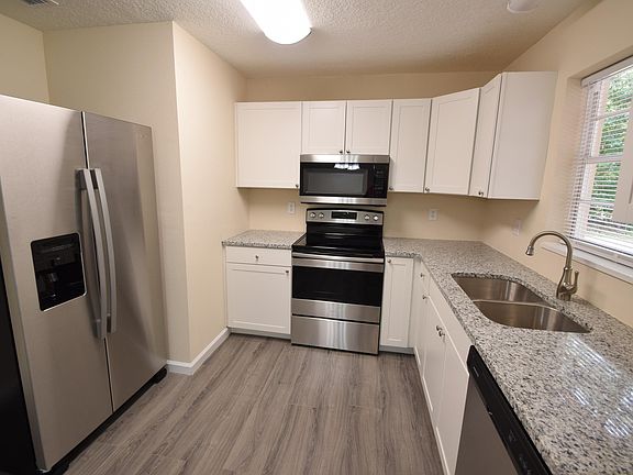 3rd image of 2228 Red Oak Dr