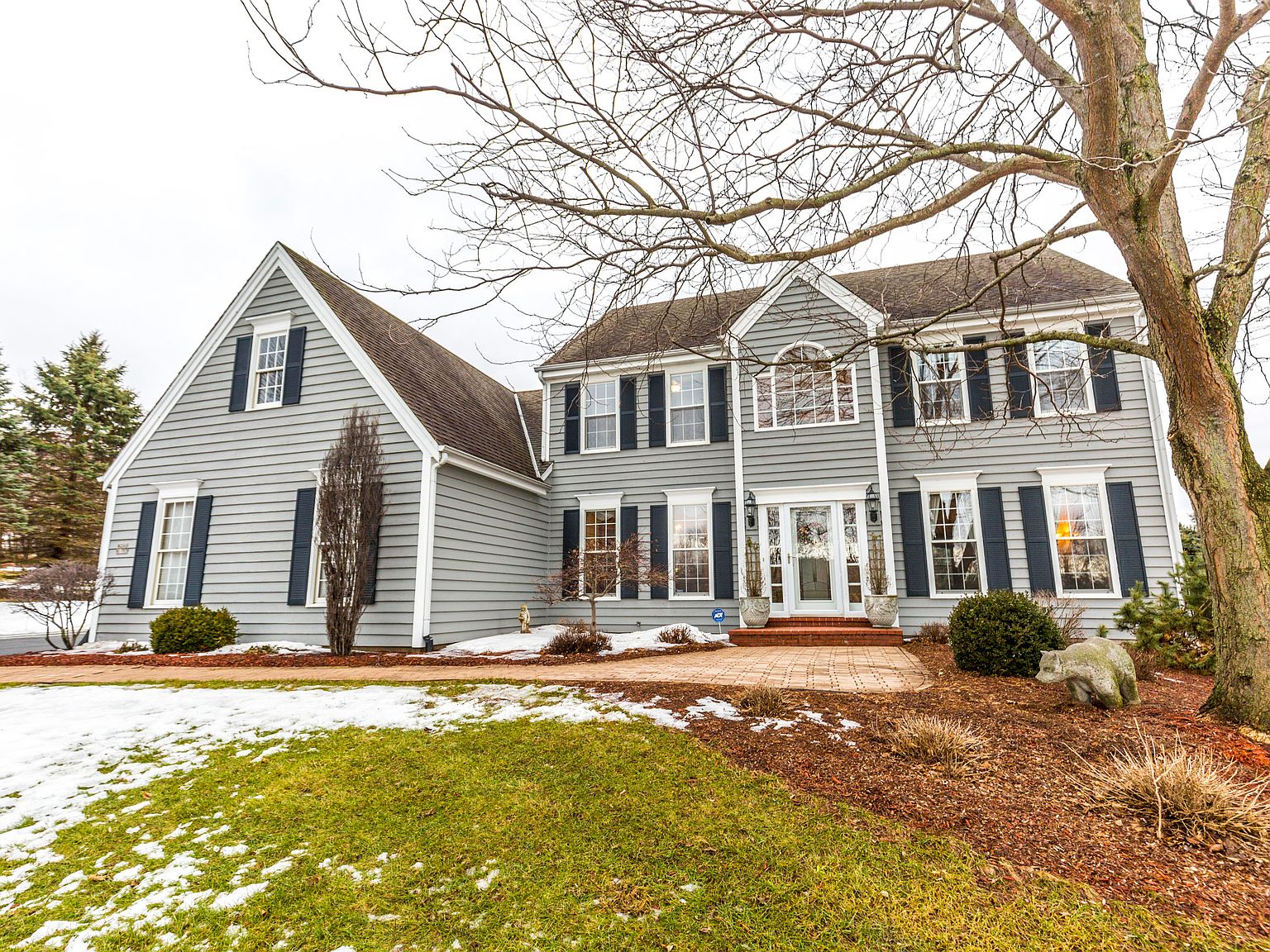 W296N1763 Hidden Creek Ct, Pewaukee, WI 53072 | Zillow