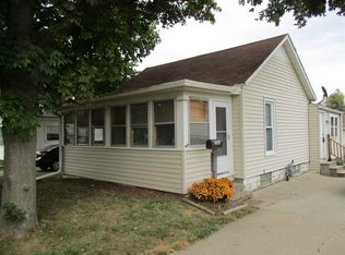 2383 Dunham St, Clinton, IA 52732