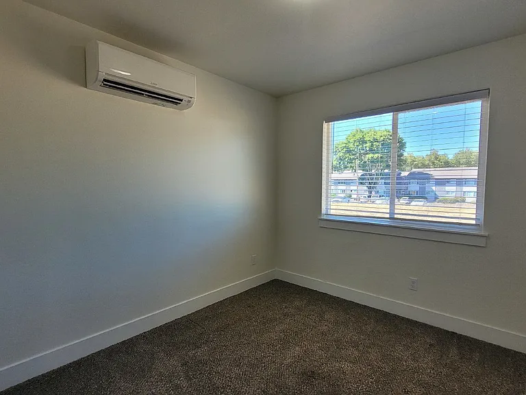 2468 NE Kerr St — Photo 5