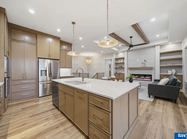 8015 S 43rd St, Lincoln, NE 68516