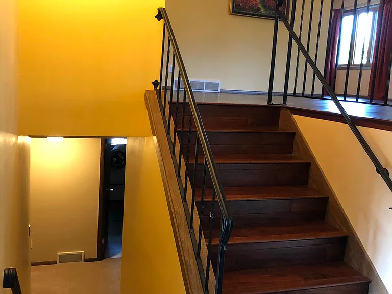 Entryway staircase