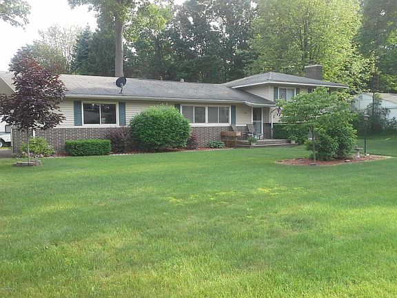 2nd image of 2015 Belmont Dr