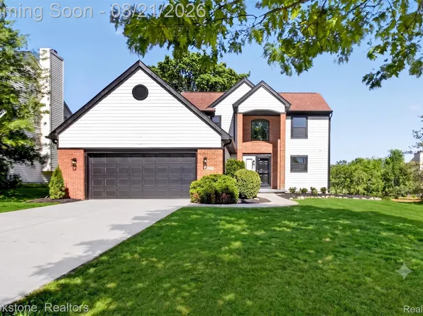 3901 Highlander Way W, Ann Arbor, MI 48108