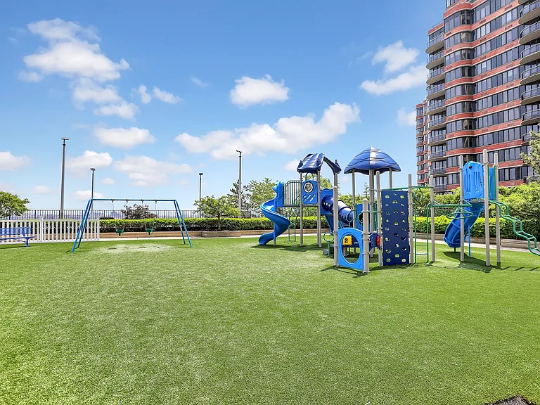 200 Winston Dr #718 — Photo 24