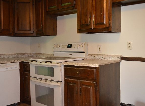 4th image of 835 W Hollis St