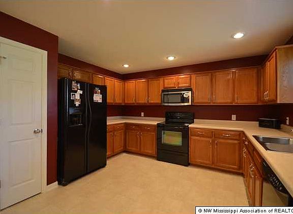 5th image of 1154 Thunderbird Dr N