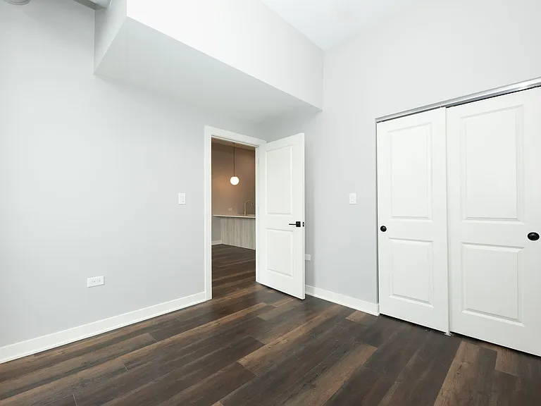 913 W School St Apartments — Photo 9