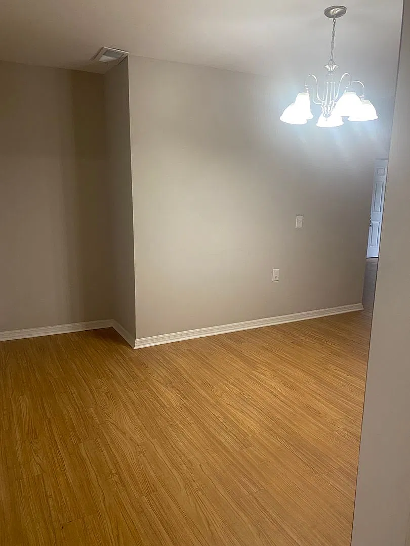 Recently updated 4 bed 2 bath home — Photo 4