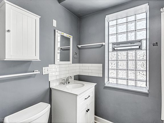 4th image of 6110 S Saint Lawrence Ave