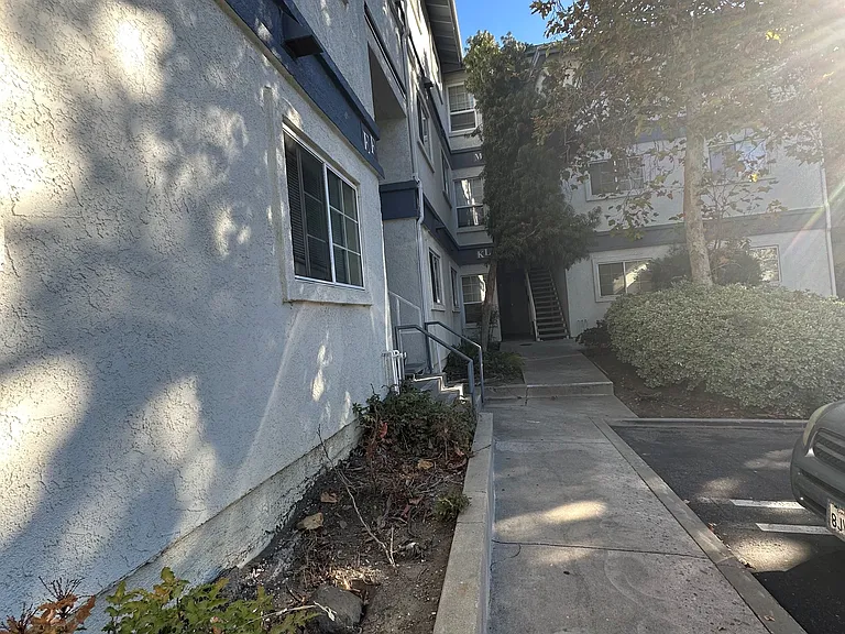 1045 Southbrook Dr #C — Photo 4