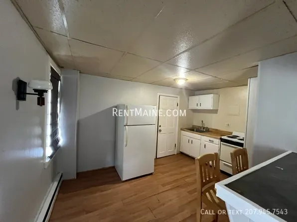 23-25 4th St #2, Bangor, ME 04401