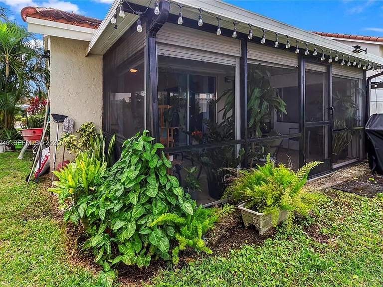 7474 Pinewalk Dr — Photo 10