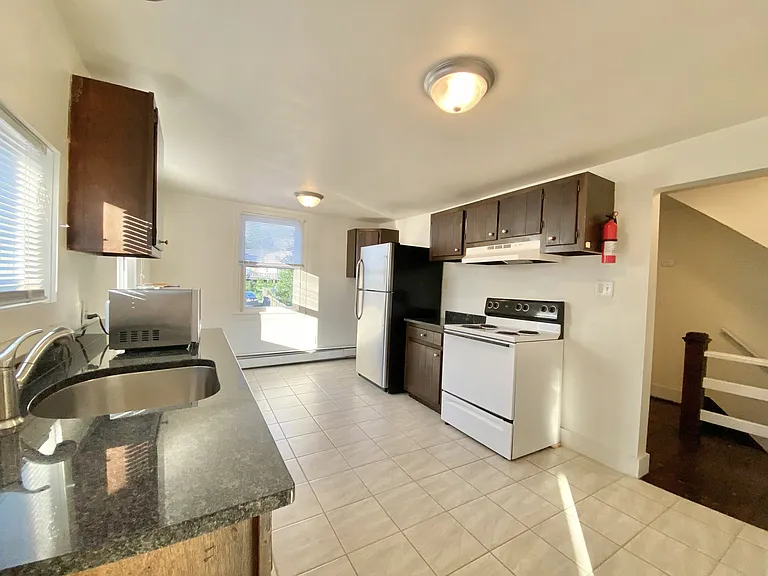 1140 Ash St #201 — Photo 2