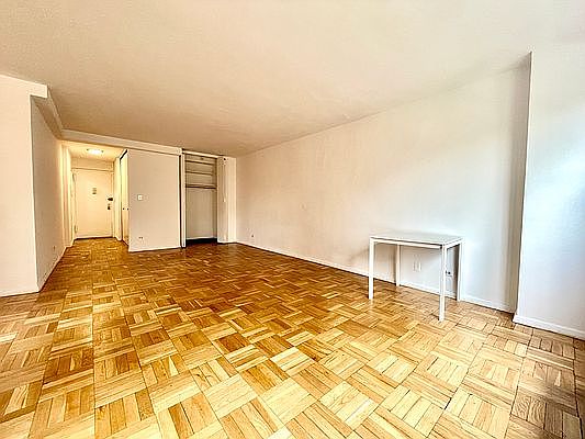 4th image of 7 E 86th St APT 6B