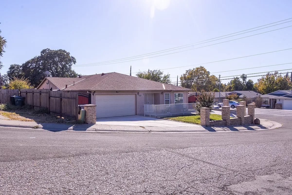 Building Photo - 5500 Sunset Oak Ct