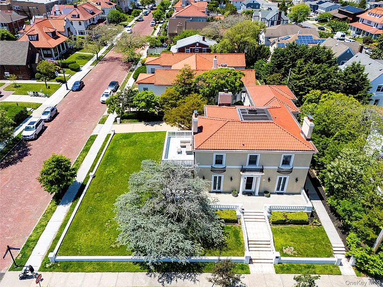 159 Magnolia Blvd — Photo 3