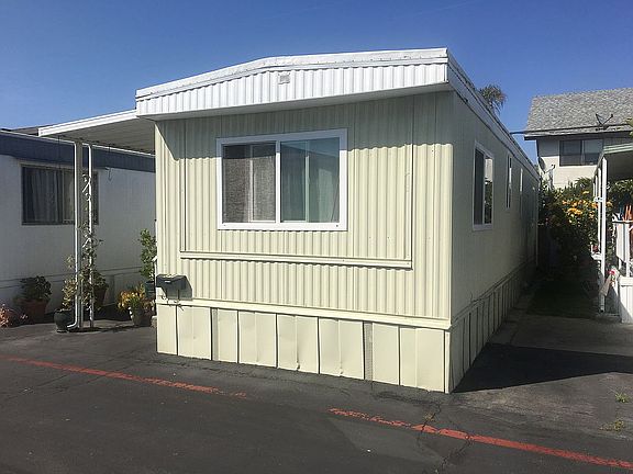 2nd image of 2060 Newport Blvd Space 31