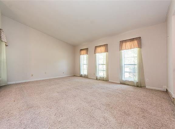 4th image of 3122 Nutmeg Ln