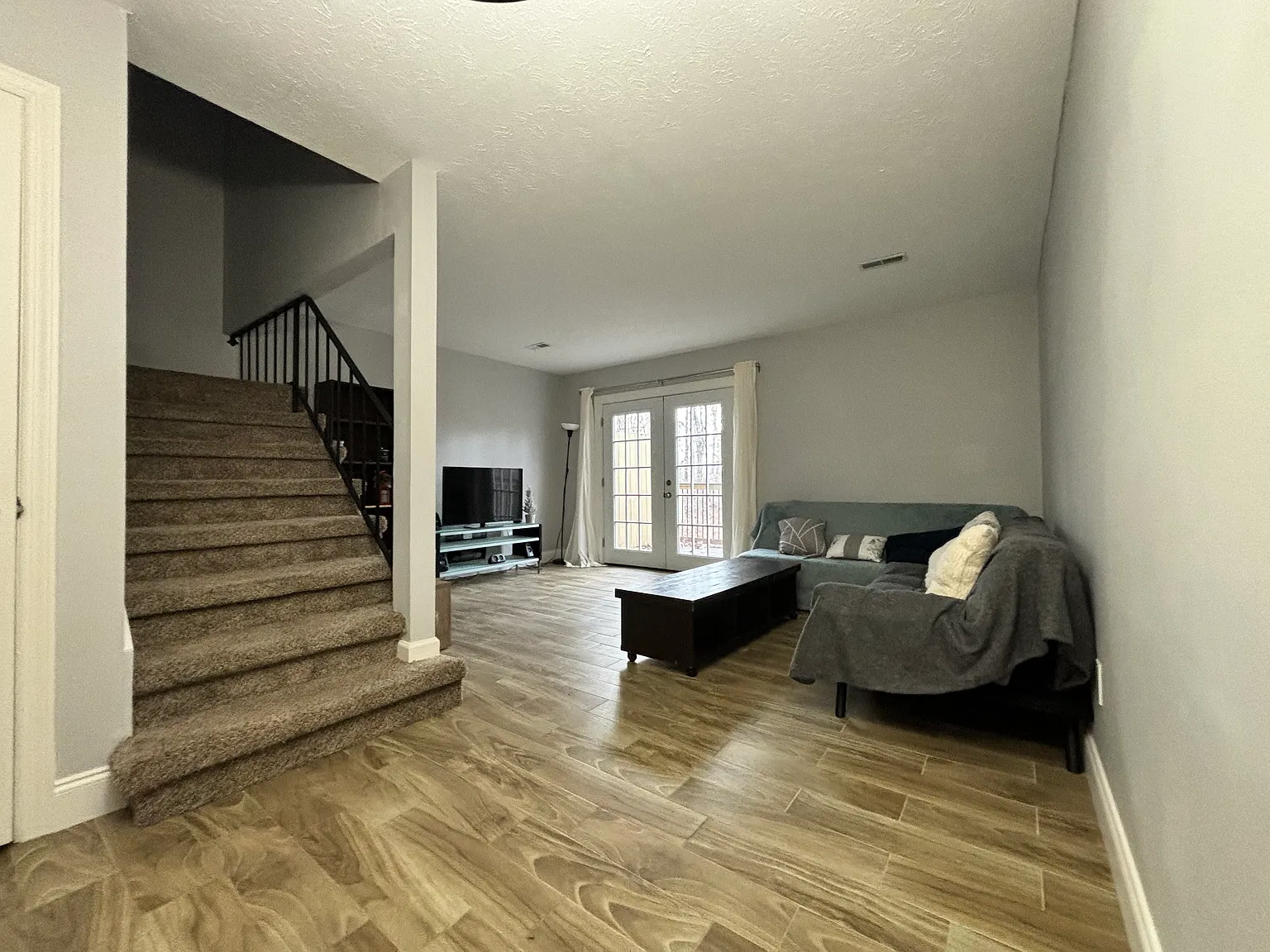 3 bed, 2.5 bath, 1566 sqft, $2,190 — Photo 2