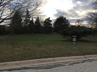 46 Kingston Dr, Oak Brook, IL 60523