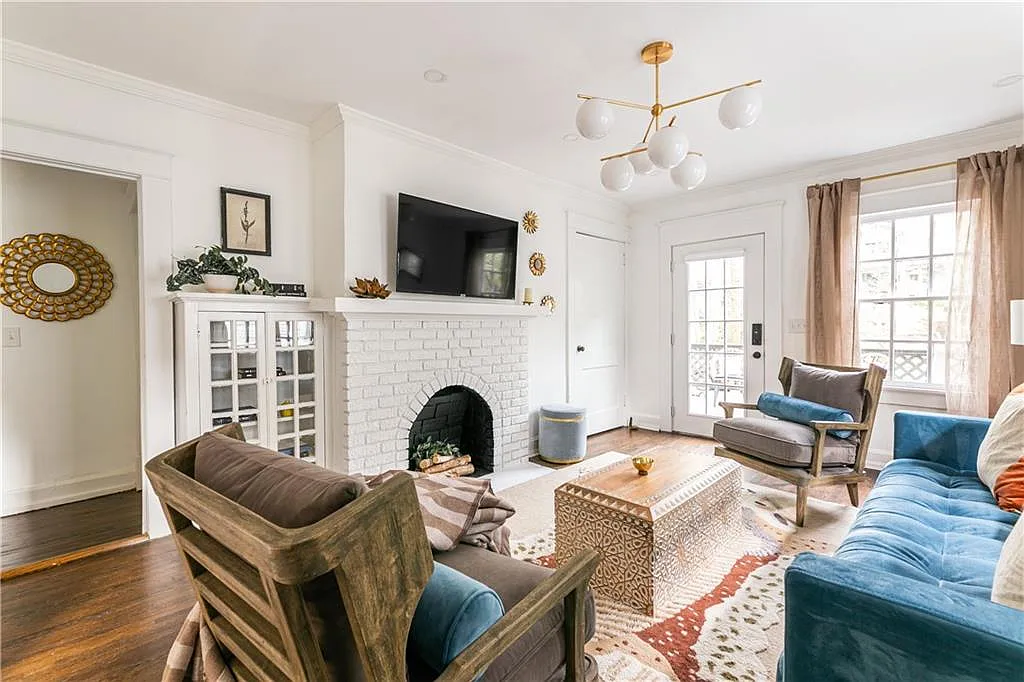 2 bed, 1.0 bath, 877 sqft, $3,900 — Photo 3