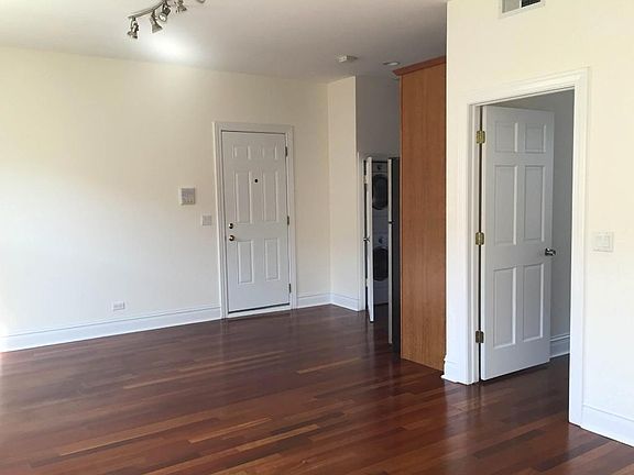 3rd image of 5336 N Winthrop Ave APT 2S