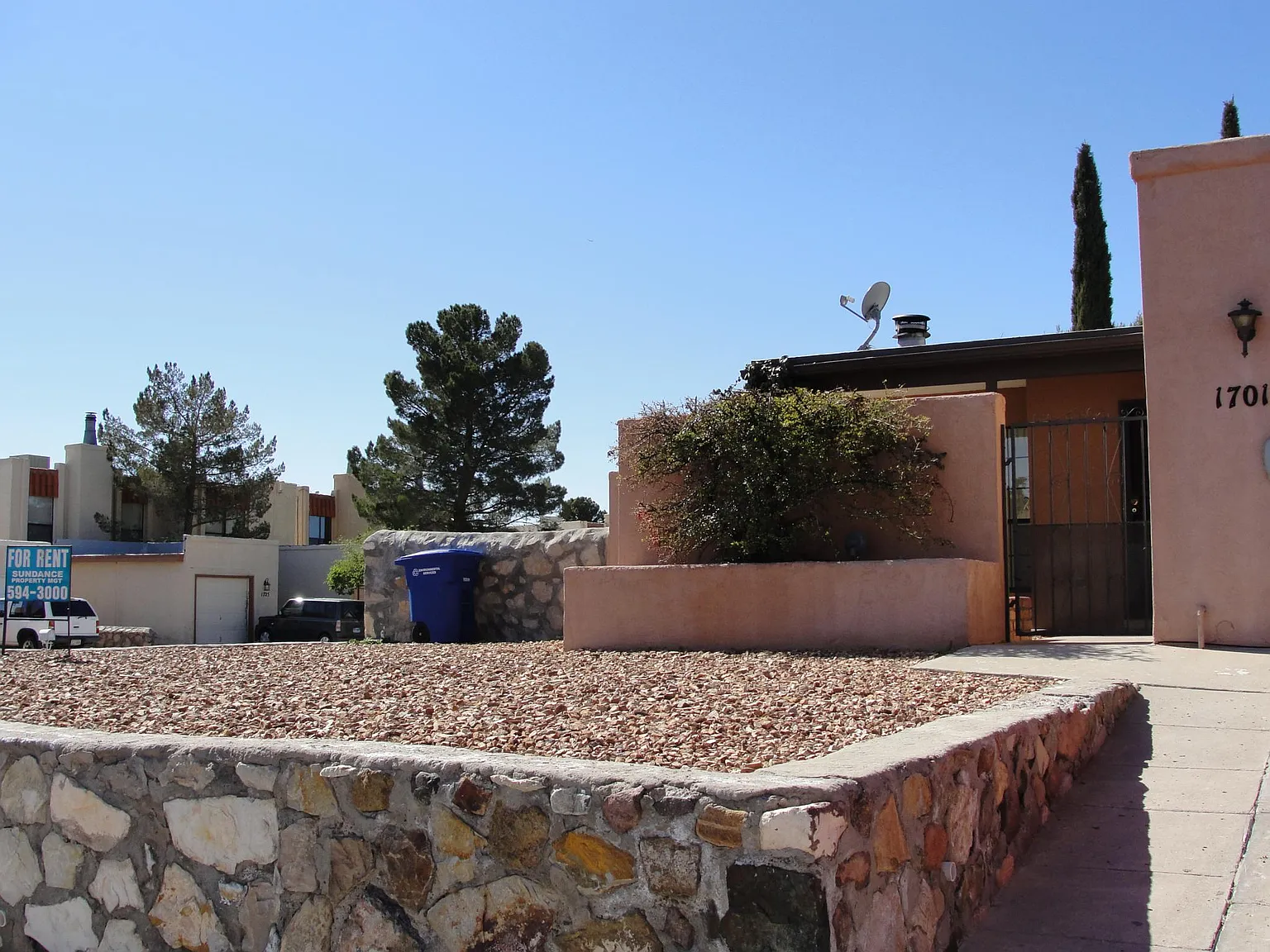 3 bed, 1250 sqft, $1,325 — Photo 2
