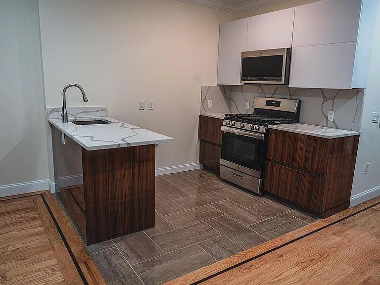 Appletree Suites — Photo 17