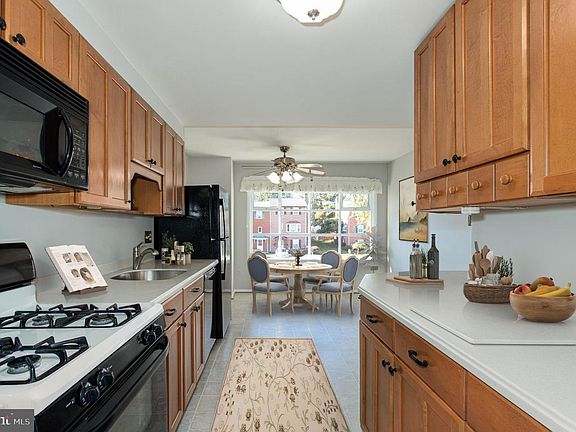 5th image of 13712 Penwith Ct