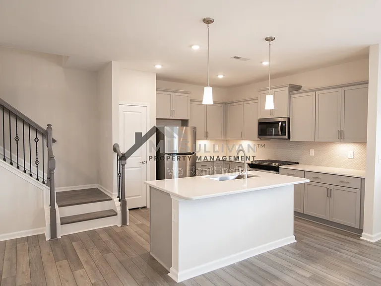 1010 Crater Lake Way — Photo 14