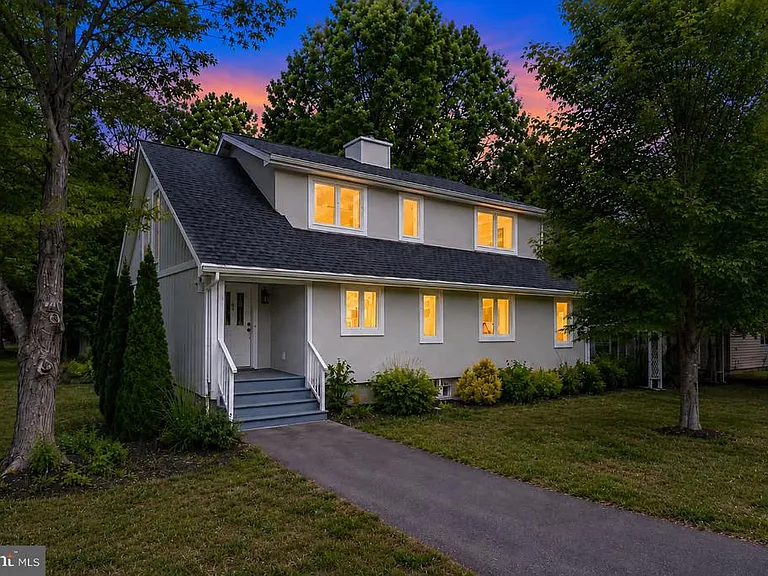 970 Lake Heritage Dr — Photo 1