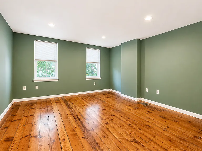 1811 Montrose St — Photo 12