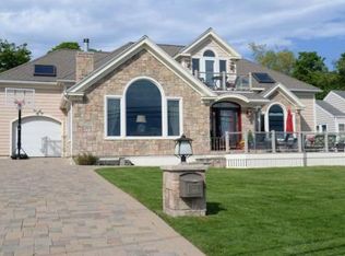 122 Willow Rd, Nahant, MA 01908