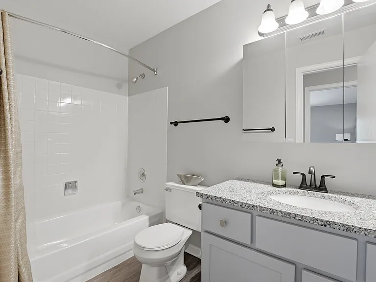 Forest Pointe Apartments — Photo 25