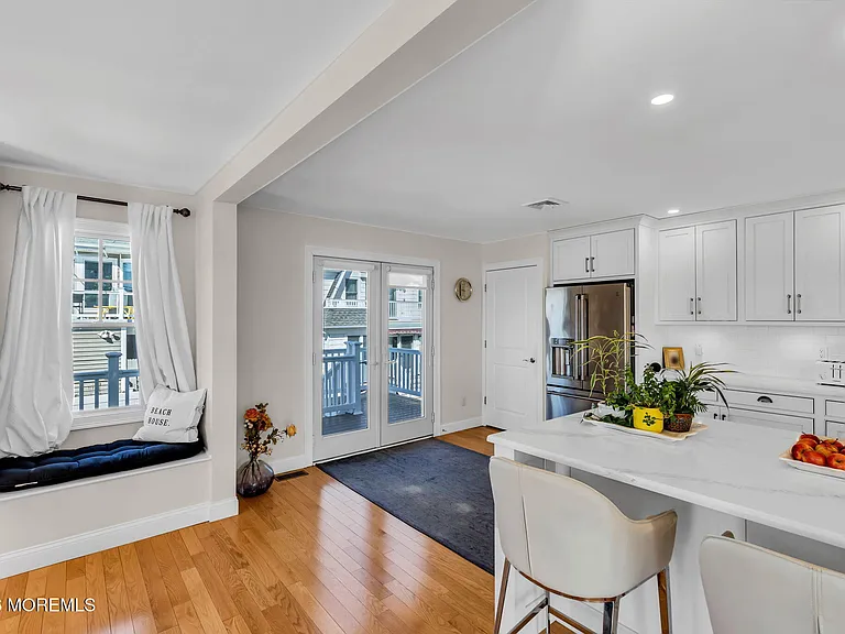 550 Whiting Ave — Photo 25