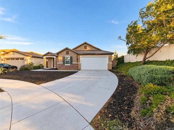 563 Sunshow Ct, Hemet, CA 92543
