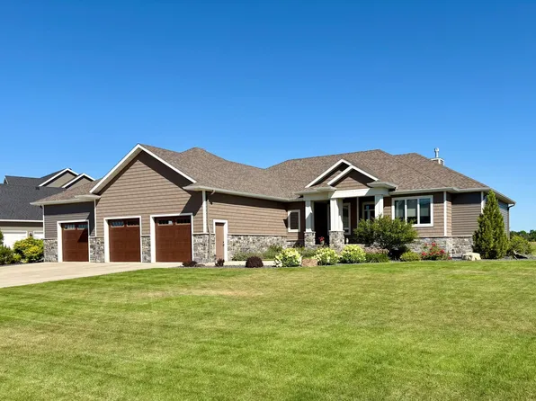433 Trent Jones Dr, Oxbow, ND 58047