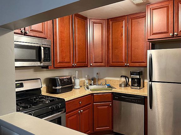 5th image of 200 Timber Ridge Dr