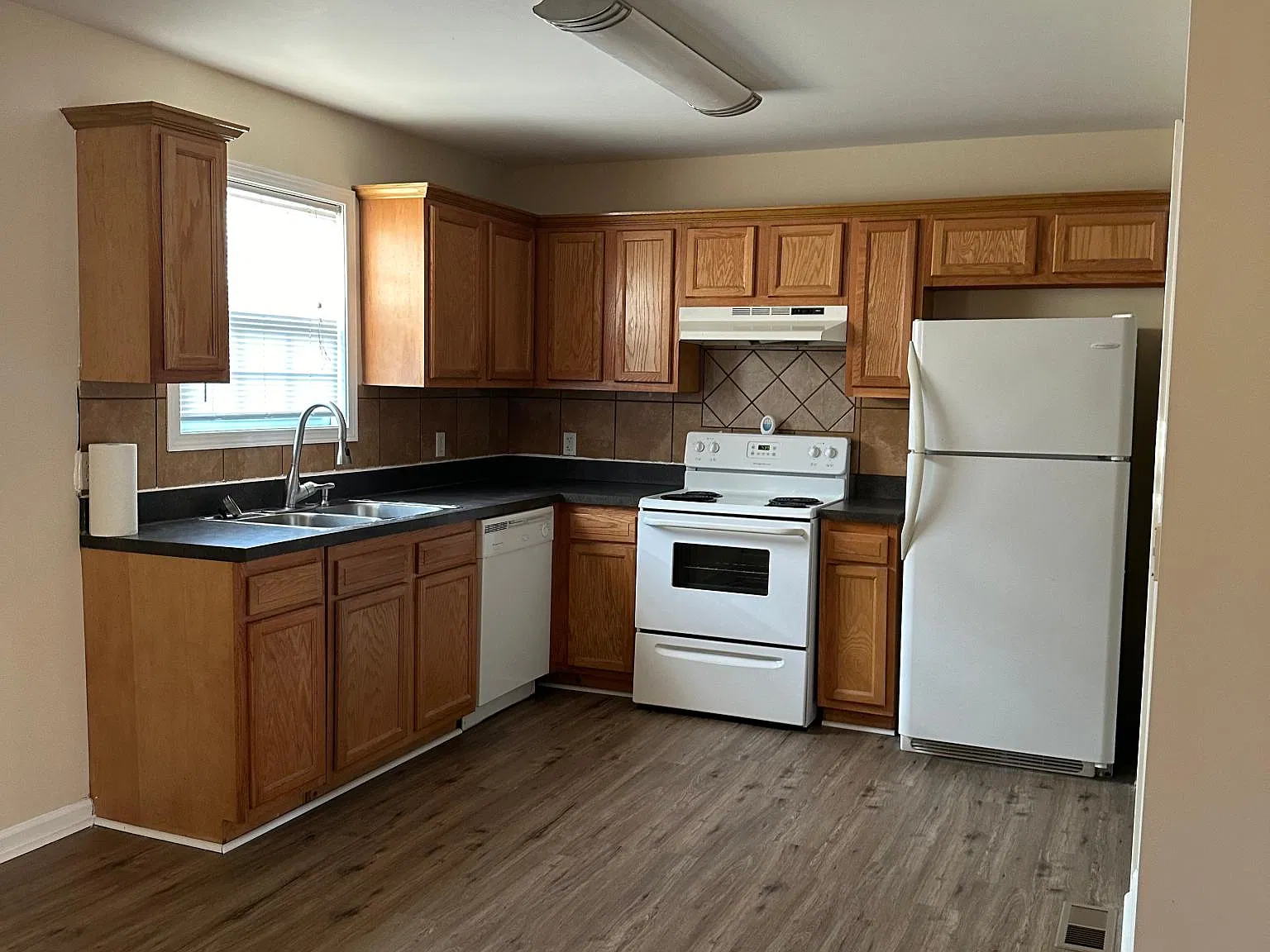 851 Cassville Rd SE — Photo 2